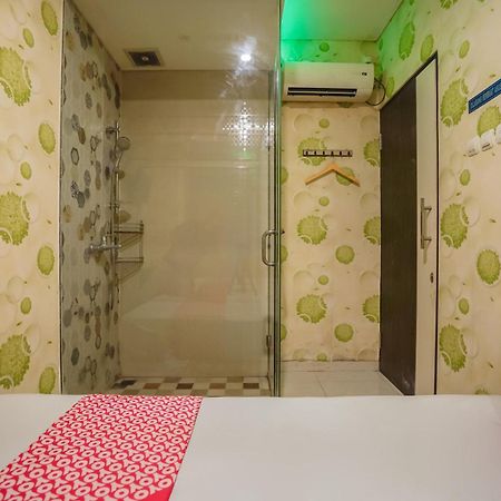 Super Oyo Capital O 92633 Spring Hotel Gubeng สุราบายา ภายนอก รูปภาพ