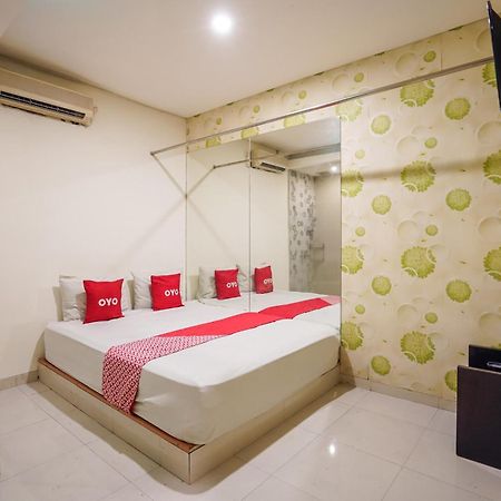 Super Oyo Capital O 92633 Spring Hotel Gubeng สุราบายา ภายนอก รูปภาพ