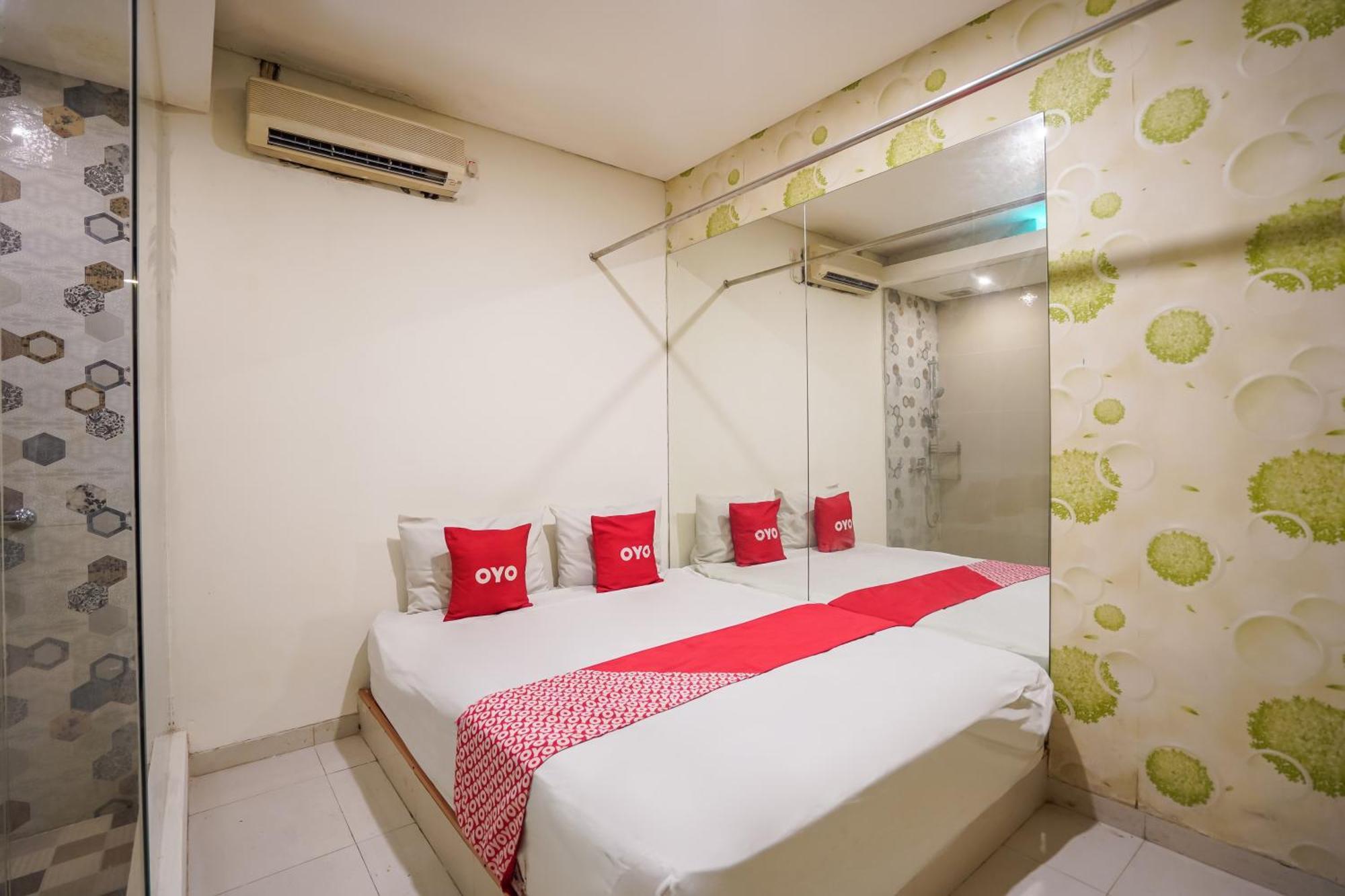Super Oyo Capital O 92633 Spring Hotel Gubeng สุราบายา ภายนอก รูปภาพ