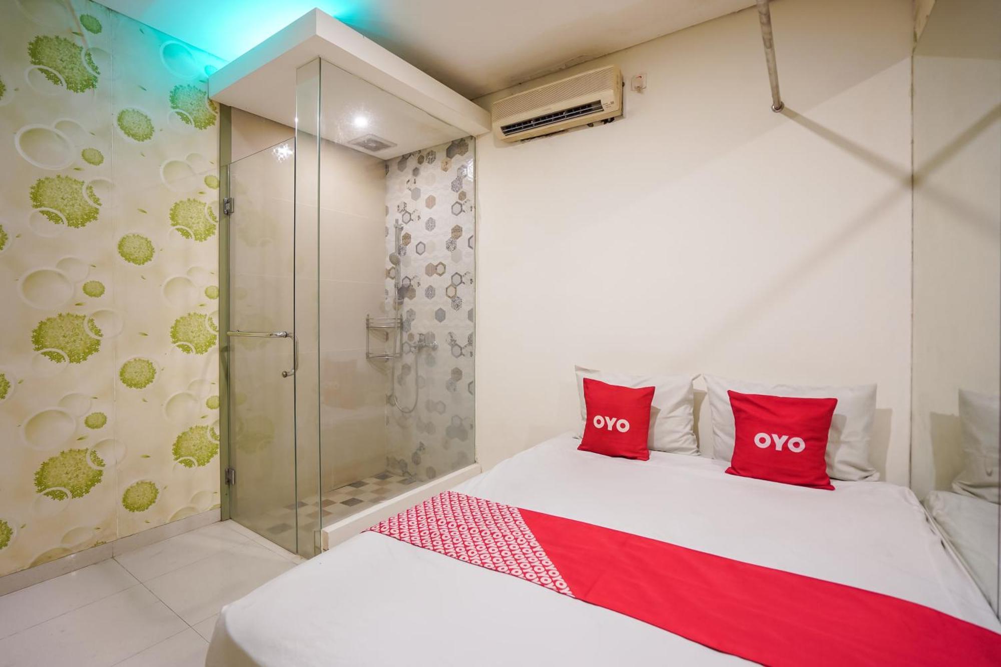 Super Oyo Capital O 92633 Spring Hotel Gubeng สุราบายา ภายนอก รูปภาพ