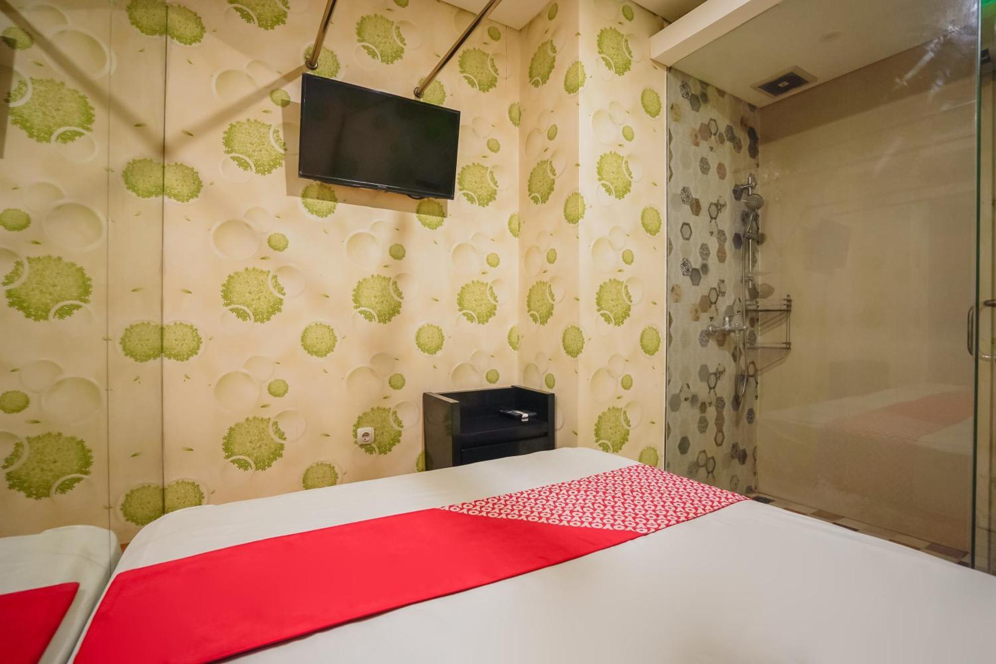 Super Oyo Capital O 92633 Spring Hotel Gubeng สุราบายา ภายนอก รูปภาพ