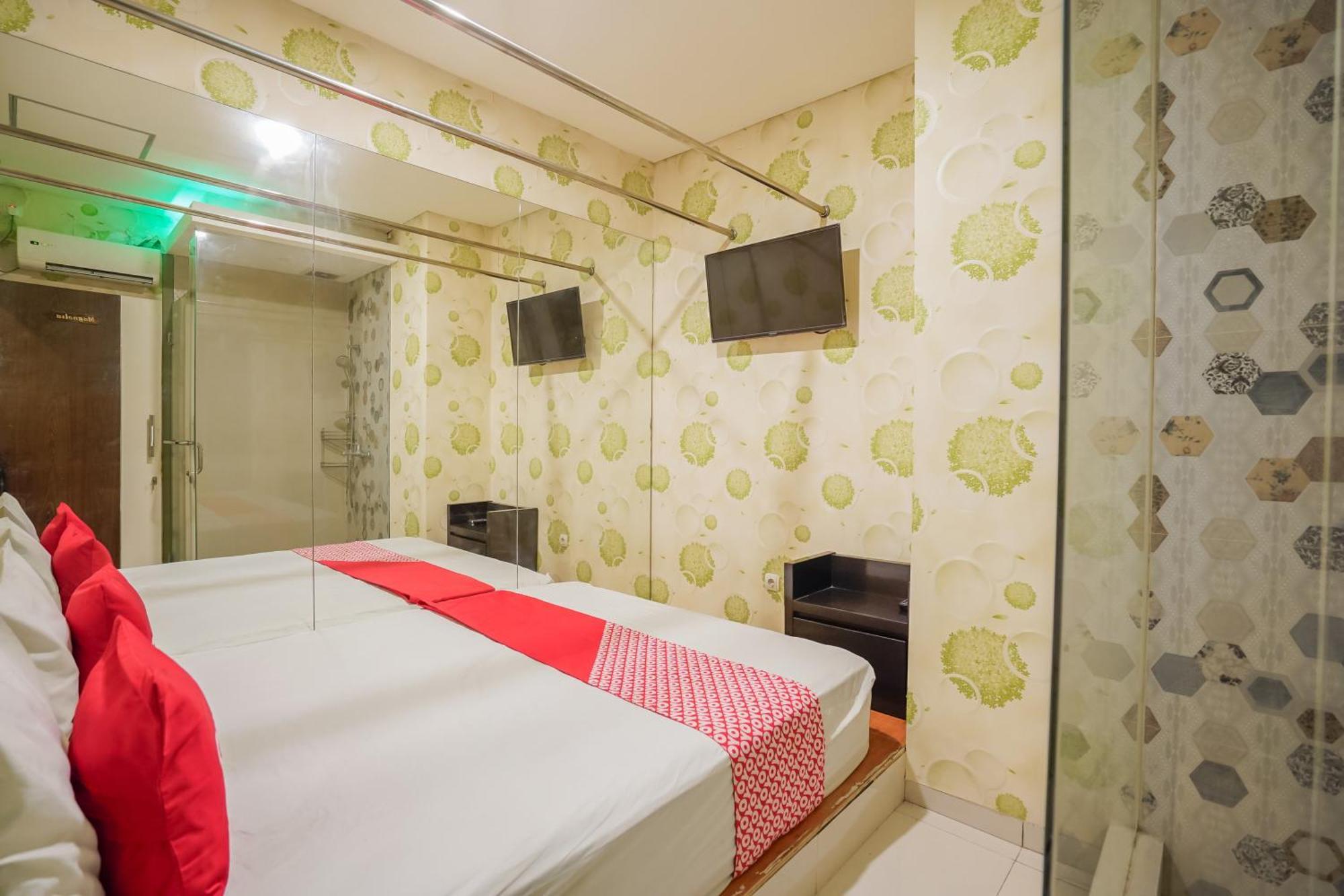 Super Oyo Capital O 92633 Spring Hotel Gubeng สุราบายา ภายนอก รูปภาพ