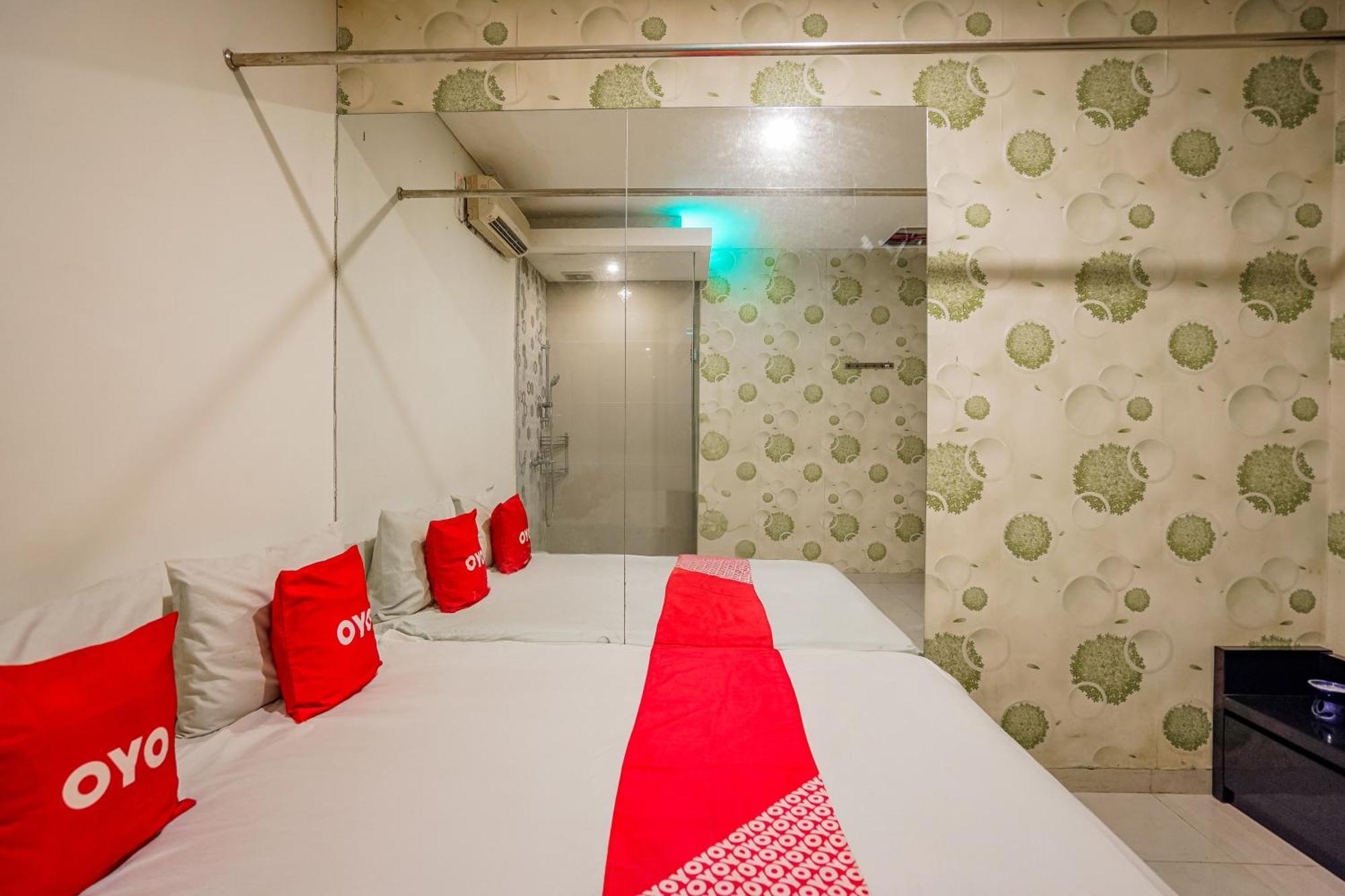 Super Oyo Capital O 92633 Spring Hotel Gubeng สุราบายา ภายนอก รูปภาพ
