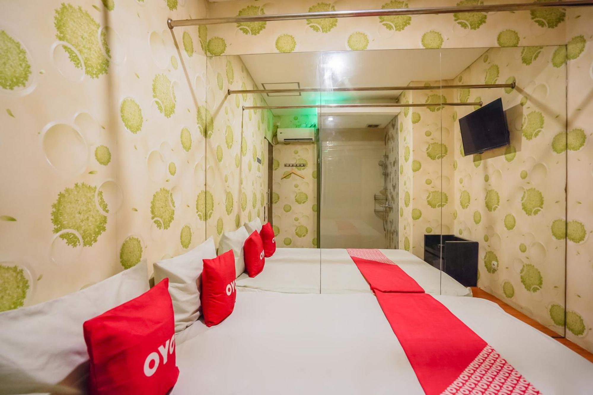 Super Oyo Capital O 92633 Spring Hotel Gubeng สุราบายา ภายนอก รูปภาพ