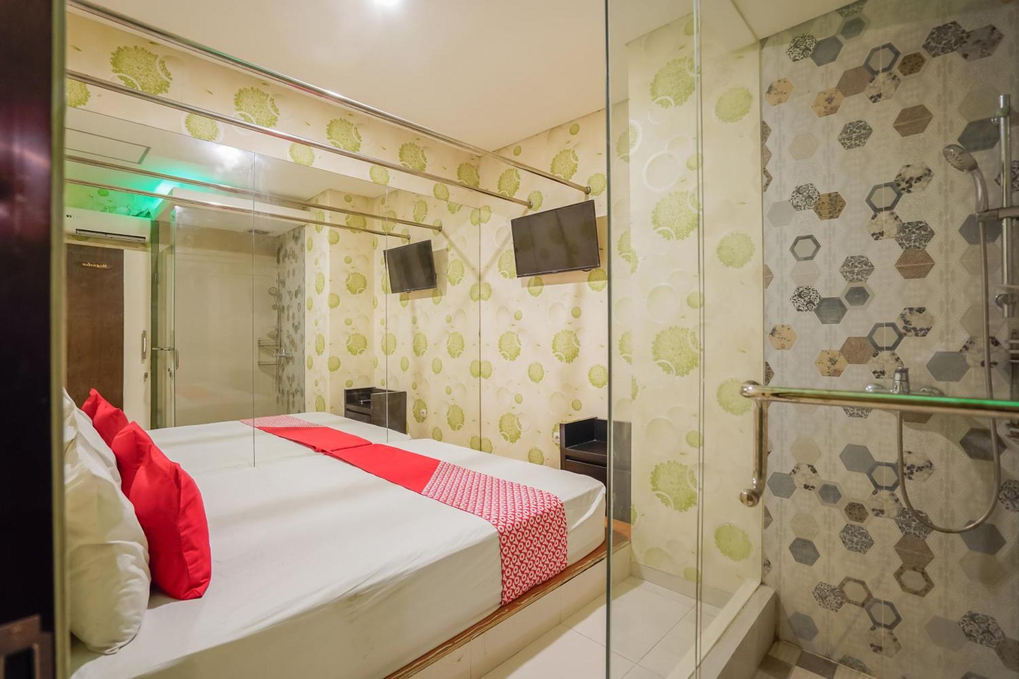 Super Oyo Capital O 92633 Spring Hotel Gubeng สุราบายา ภายนอก รูปภาพ