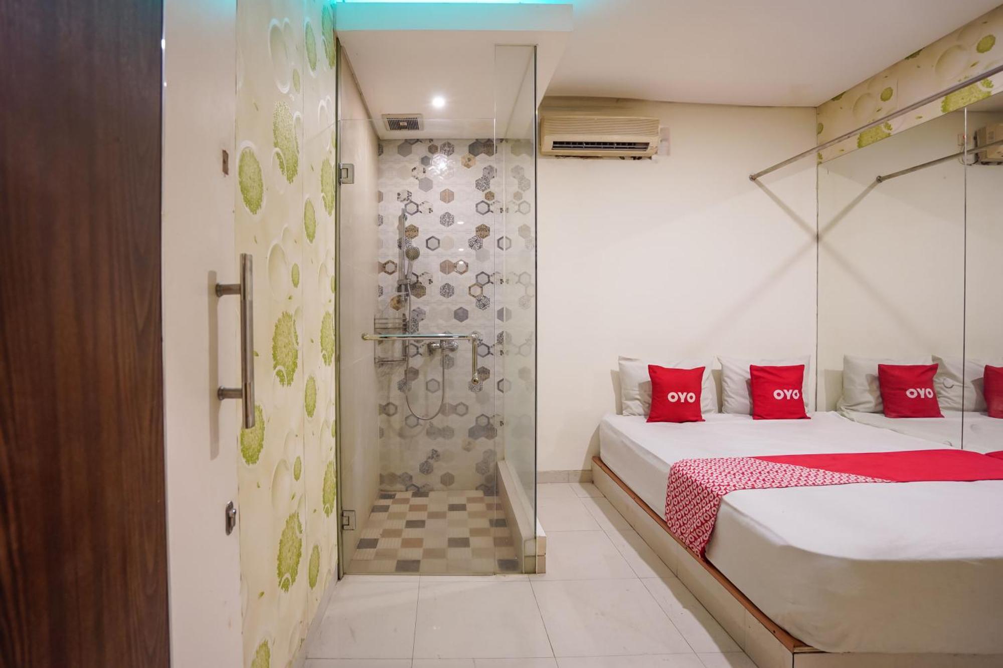 Super Oyo Capital O 92633 Spring Hotel Gubeng สุราบายา ภายนอก รูปภาพ
